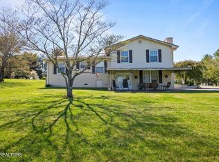 121 E Village Cir, La Follette, TN 37766