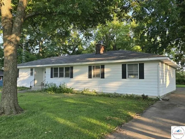 208 E Bodine Ave, Clinton, MO 64735