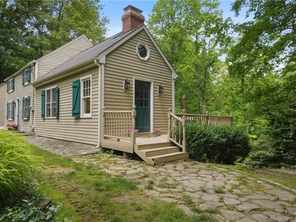 27 Chestnut Hill Road, Newtown, CT 06482