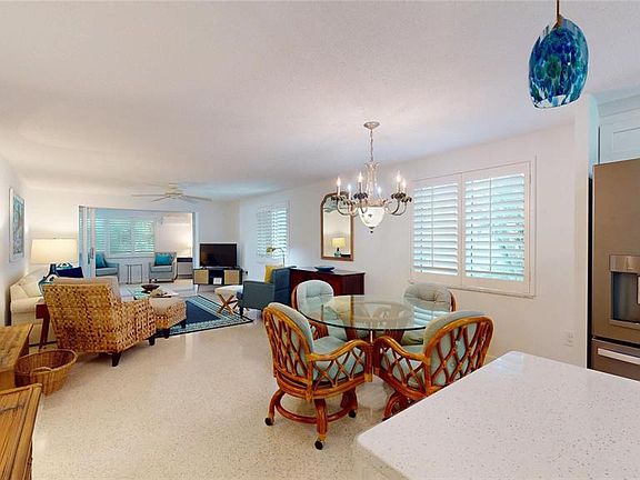 4th image of 718 Spanish Dr N