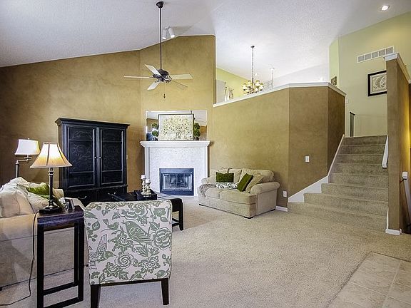 Living room w/fireplace