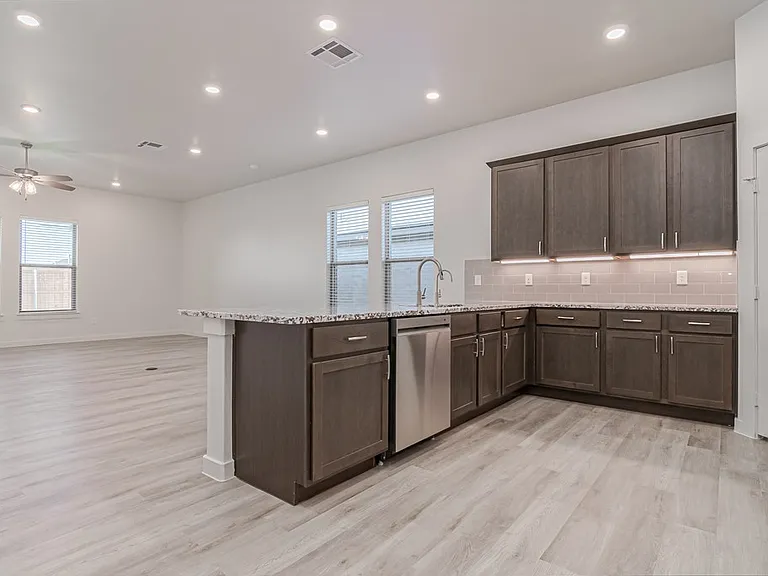 2060 Acacia Ln — Photo 5