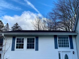 10 Laura Ln, Kiamesha Lake, NY 12751