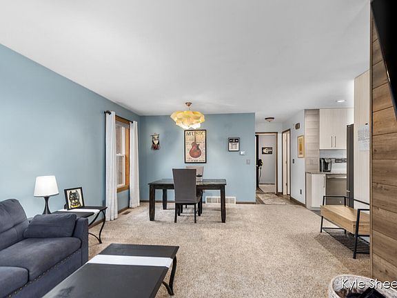 3rd image of 11910 Barnard St
