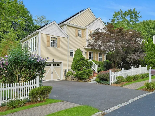 144 Hungerford Road N, Briarcliff Manor, NY 10510