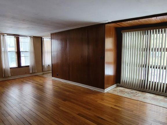 4th image of 154 College Ave NE #6