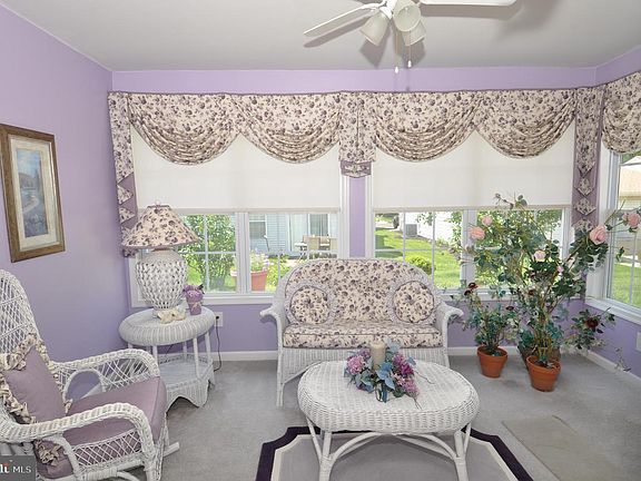 5th image of 5 Meadowwood Ct