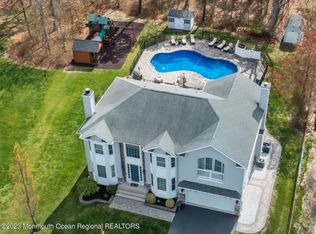 12 Angel Ct, Howell, NJ 07731