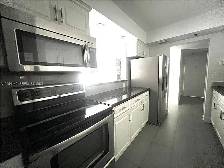 2457 Collins Ave #402 — Photo 15
