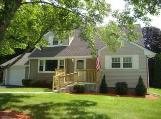 2 Heminover St, Byram, NJ 07874