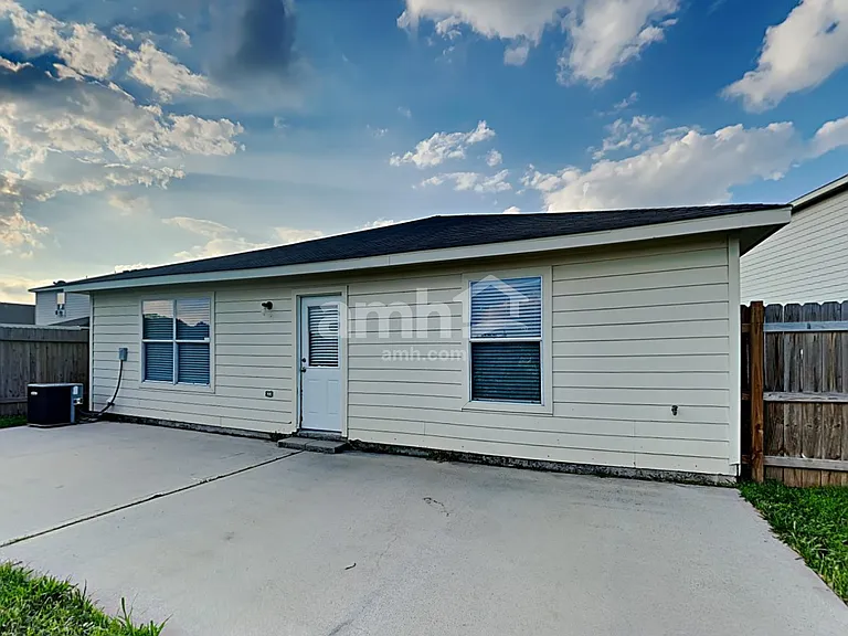 4407 Nueces River Loop — Photo 20