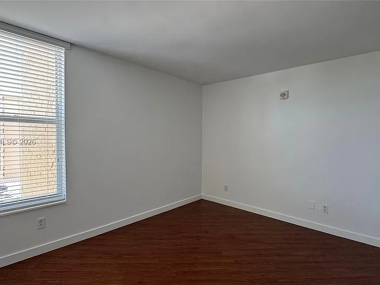 2020 NE 135th St #810 — Photo 30