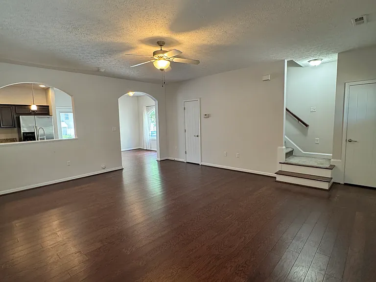 207 Portico St — Photo 4