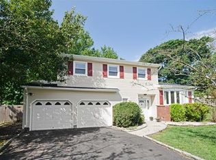 7 Finch Ct, Edison, NJ 08820