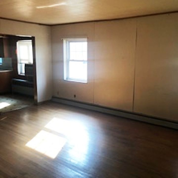 1st image of 12 Faye Dr