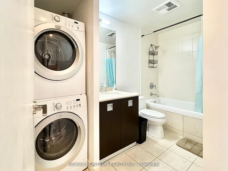 33 Charles St E #1404 — Photo 12