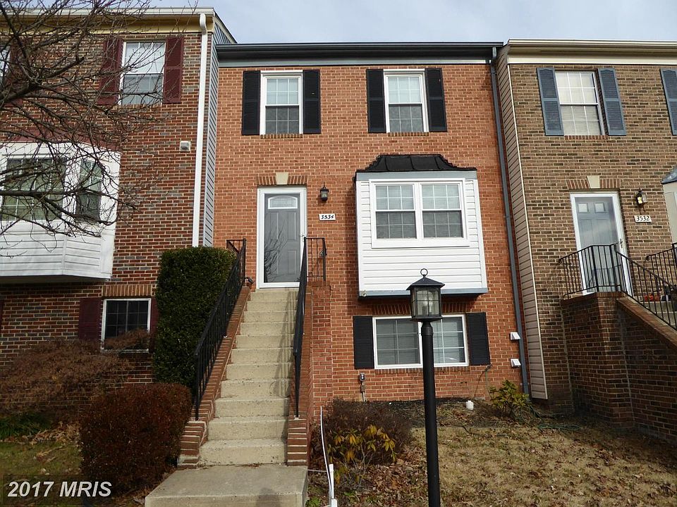 BEAUTIFUL BRICK TOWNHOUSE