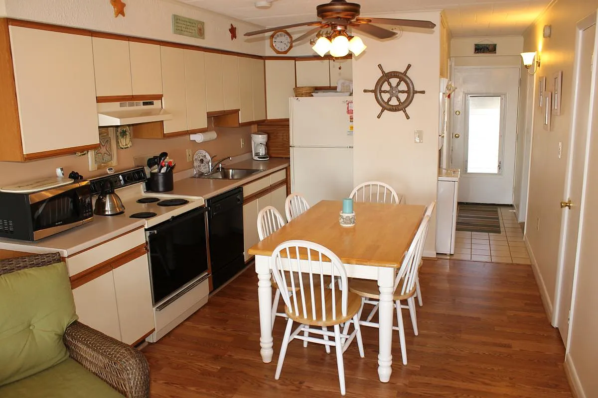 2 bed, 792 sqft, $2,200 — Photo 2
