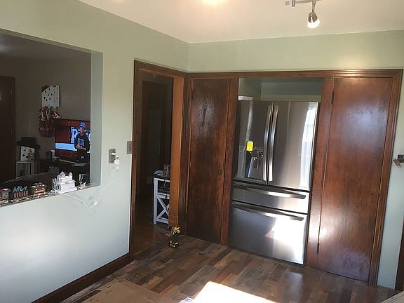 2nd image of 135 E Ave Se
