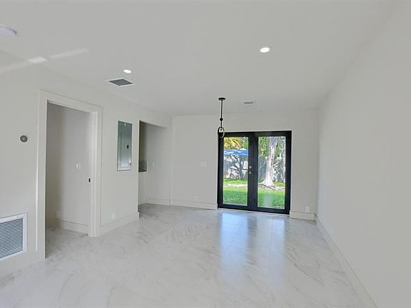 2nd image of 2503 Oceanview Ave #C