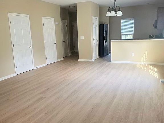 3rd image of 1691 Maple Rd Unit A