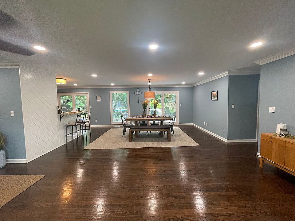 1st image of 944 Piedmont Cir