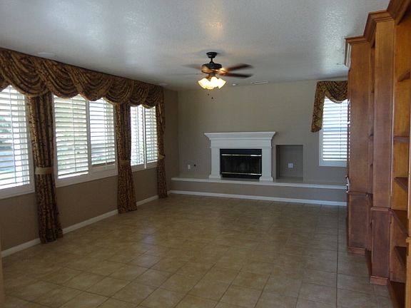 3rd image of 28715 Garnet Canyon Dr