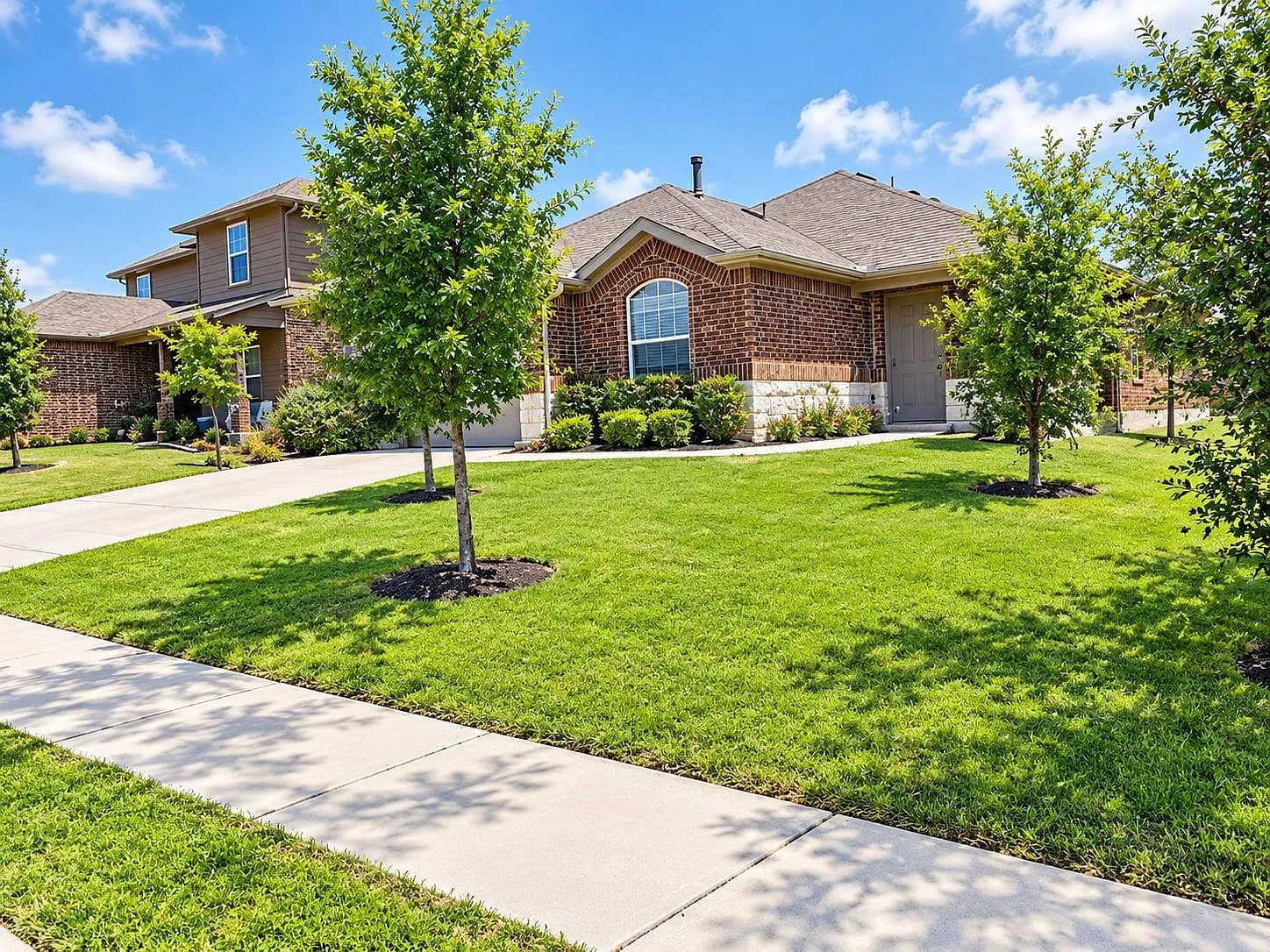 4 bed, 2.0 bath, 2029 sqft, $2,180 — Photo 2