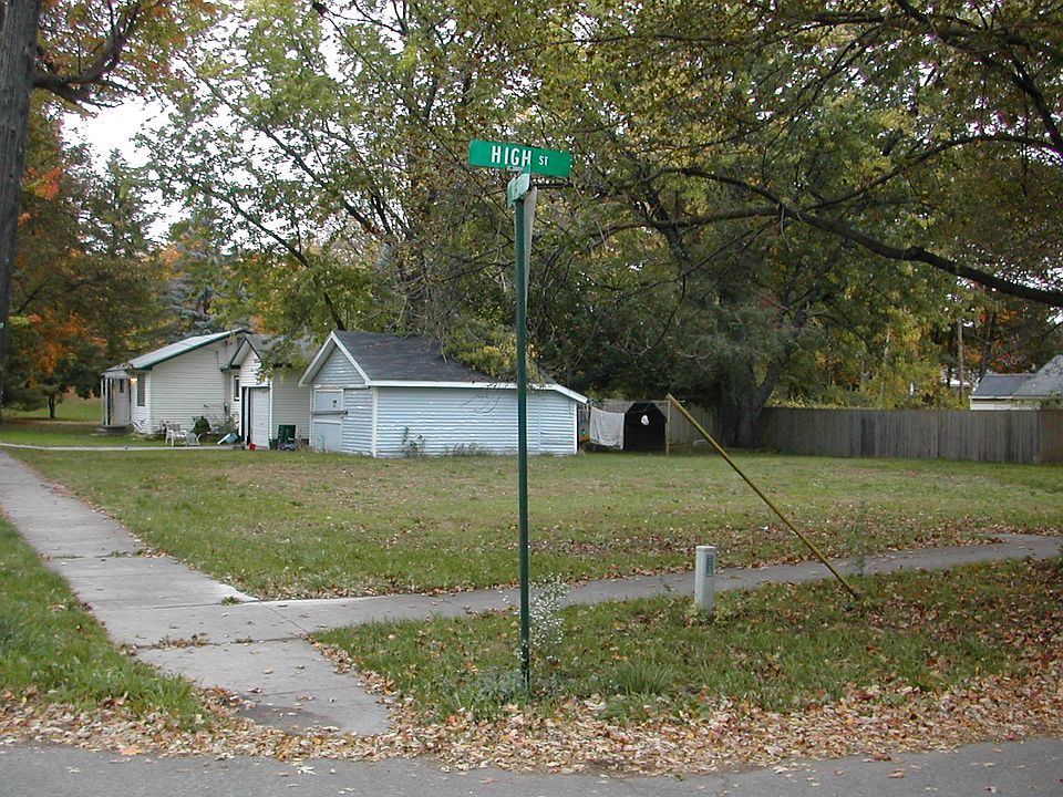 looking NE from intersection