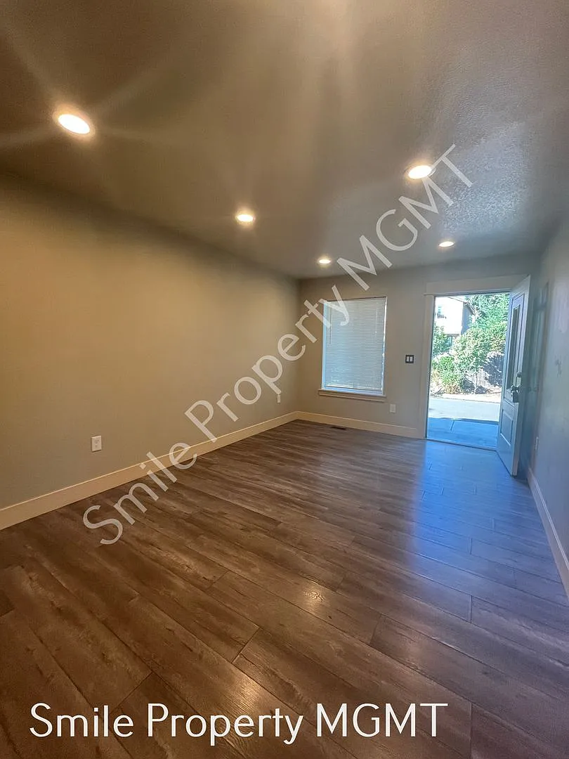 single house — Photo 3