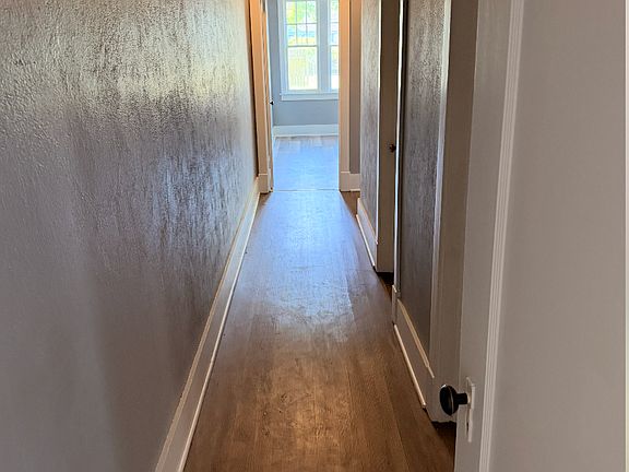 3rd image of 809 W Walnut St #1