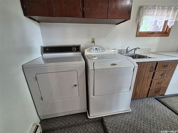 3rd image of 413 Peterson AVENUE