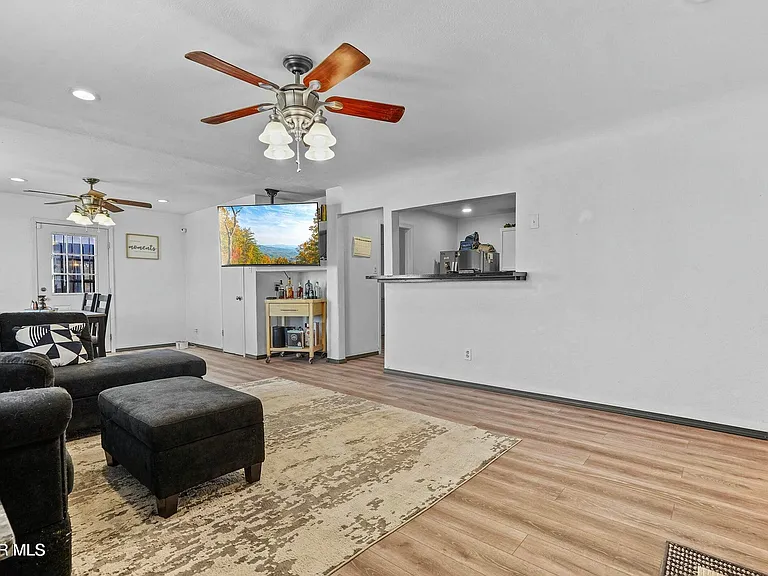 4728 Sierra Madre Dr — Photo 8