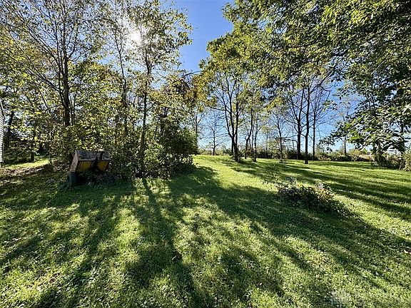 5th image of 387 Moore Rd