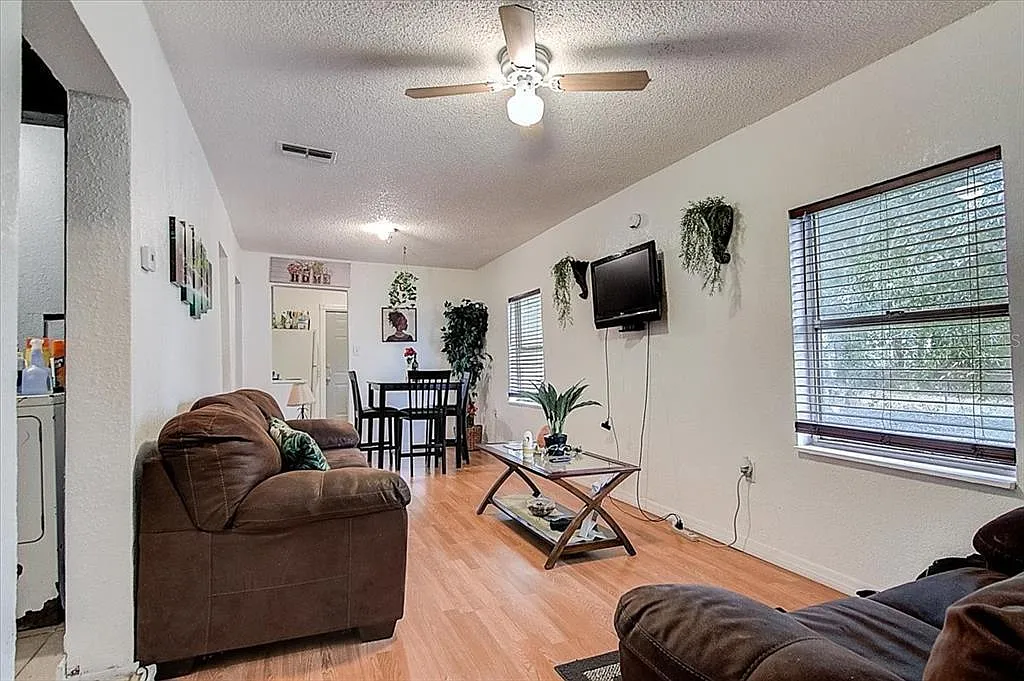 3 bed, 1100 sqft, $1,750 — Photo 2
