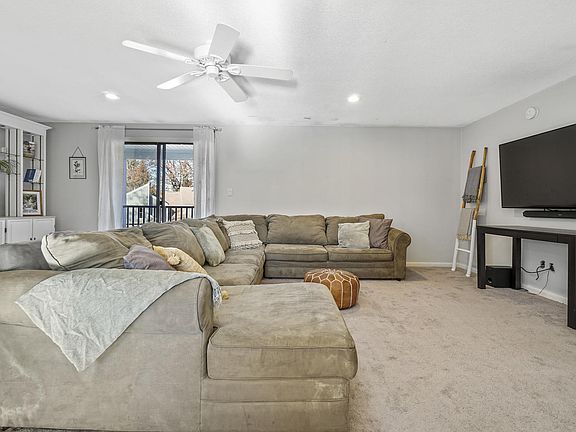 3rd image of 2 Black Oak Dr #J2