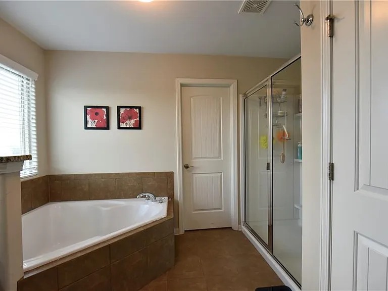 1805 Kingsbridge Ct — Photo 24