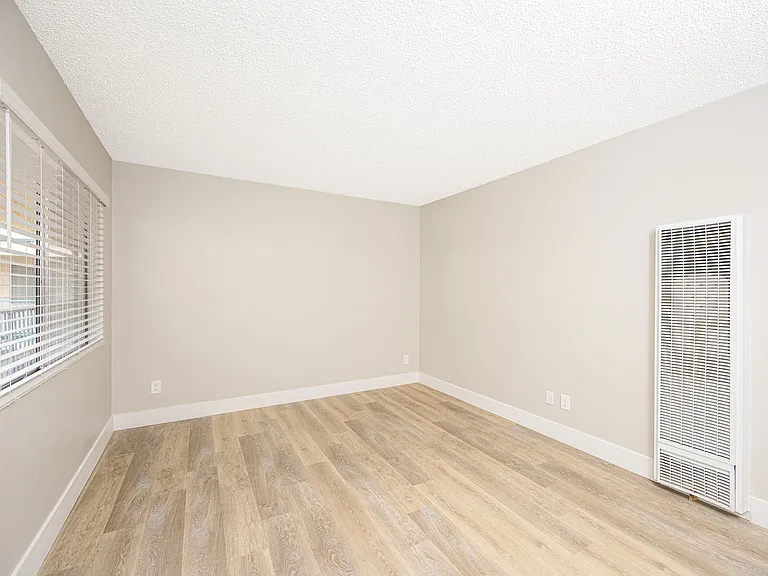 535 N Hobart Blvd — Photo 13