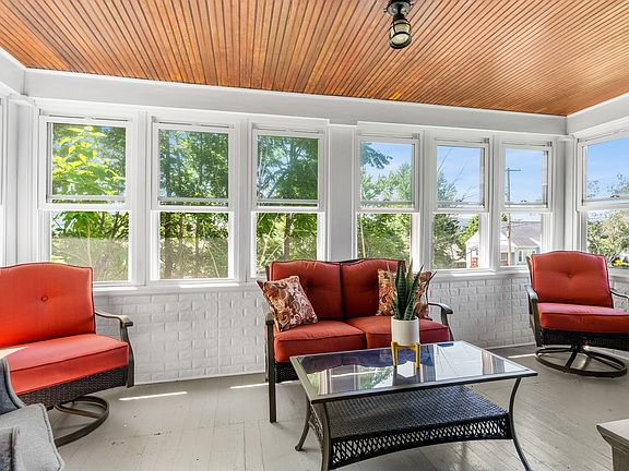 4th image of 202 Wilson Ave