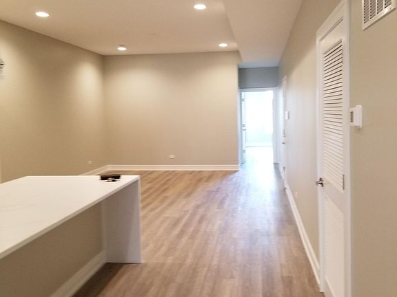 4th image of 1154-1 W Grand Ave #2