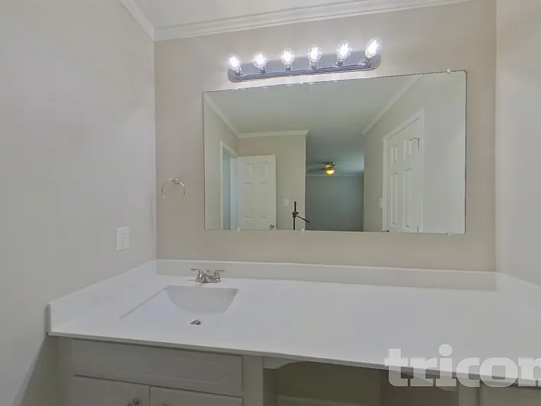 605 Colorado Ct — Photo 10