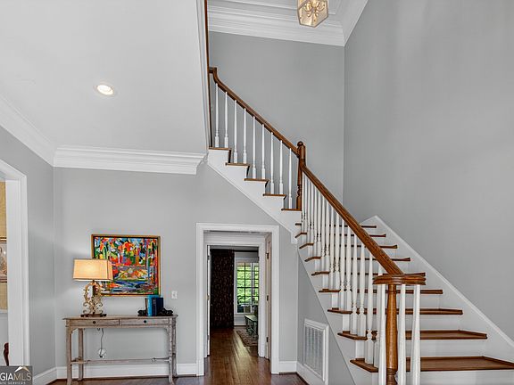 5th image of 207 Lakeshore Dr