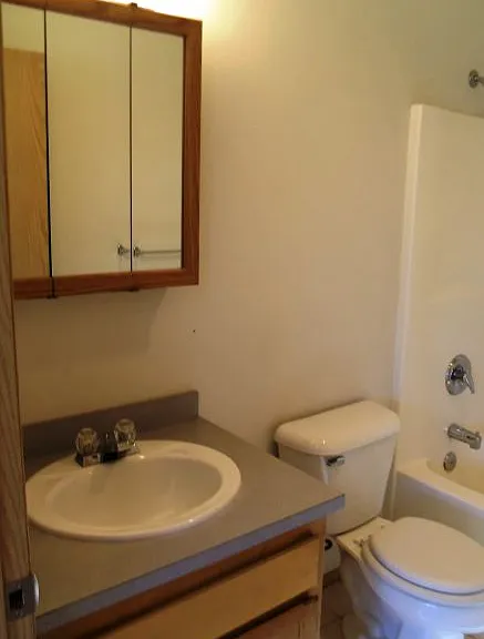 2305 NE Holliday Ave #1 — Photo 5