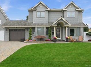 259 Ocean Ave, Massapequa Park, NY 11762