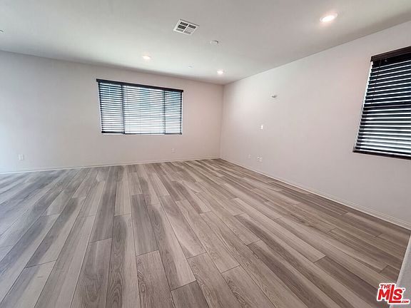 3rd image of 383 Eureka Dr
