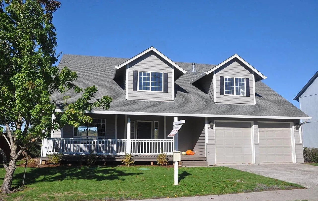 4 bed, 2.5 bath, 2211 sqft, $2,850 — Photo 1