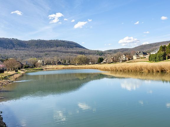 3rd image of 708 Black Creek Dr