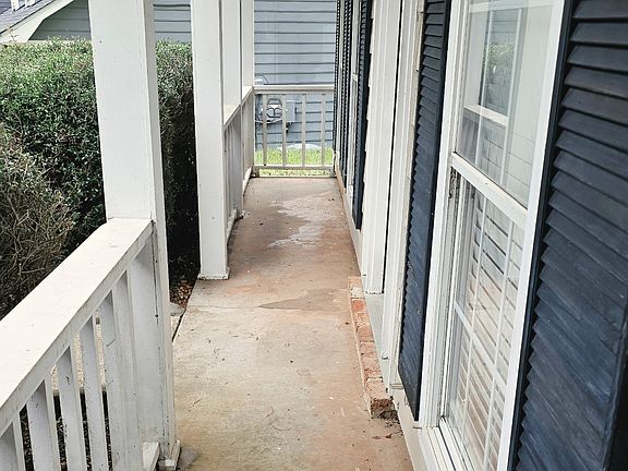 5th image of 2563 Oak Harbor Dr