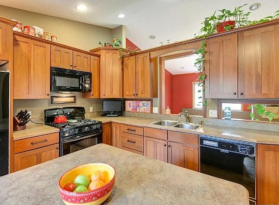 5th image of 255 Plainview Dr