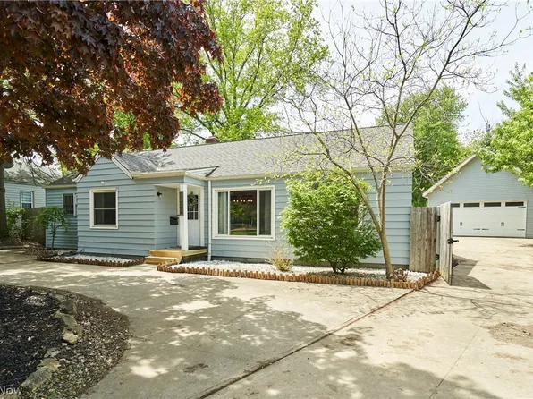 780 Bates Rd, Rocky River, OH 44116